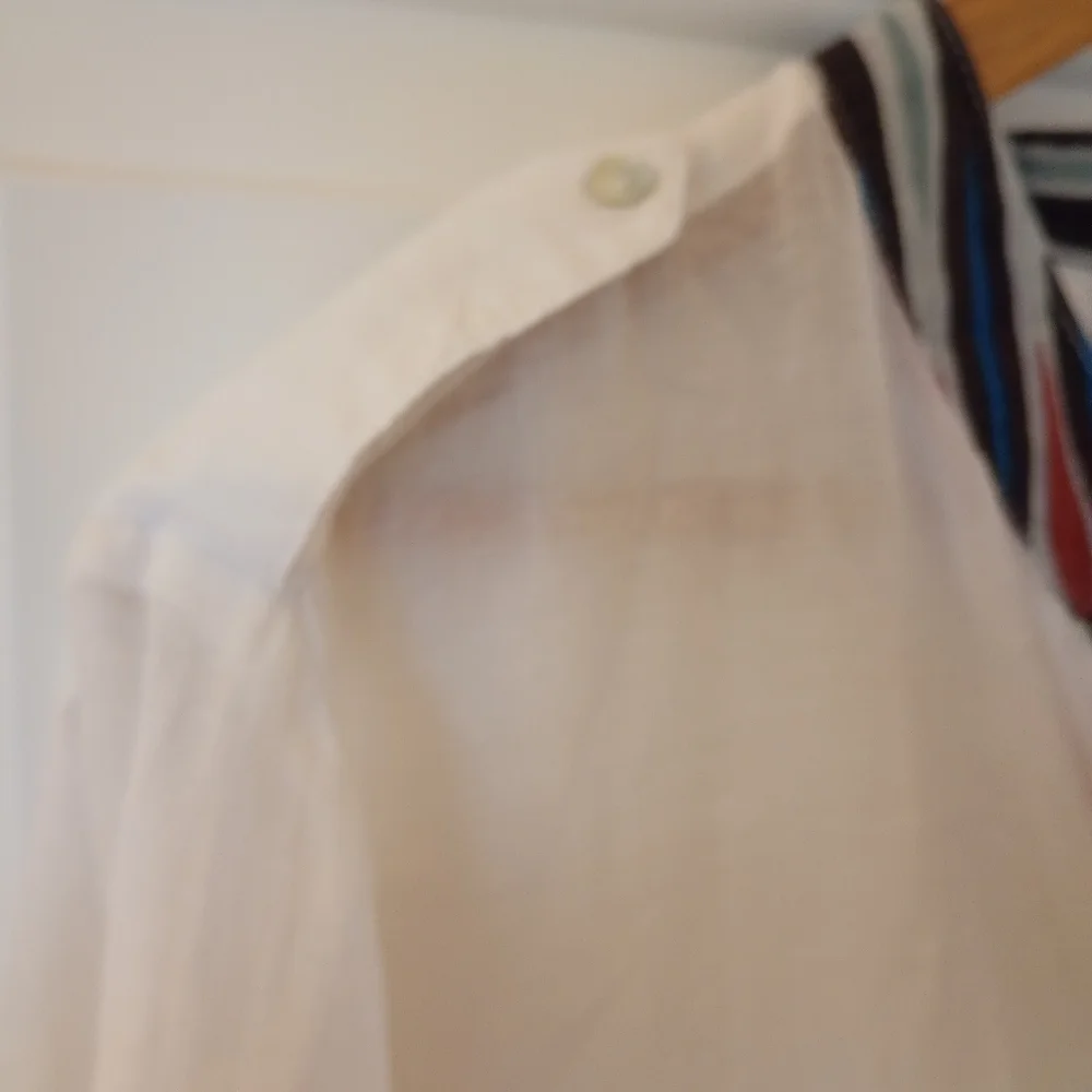 Eva Varro White Floral Button-Front Blouse - Picture 3 of 7